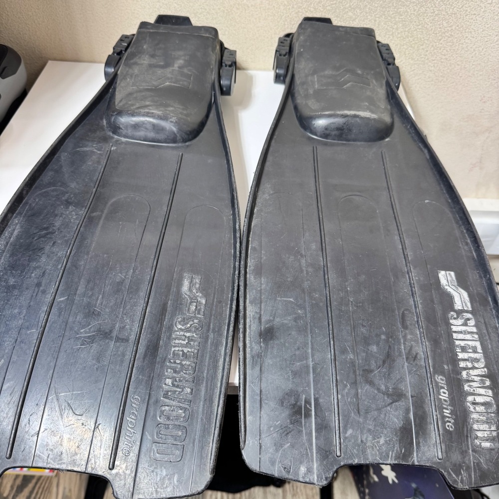 Sherwood Graphite Scuba Diving Fins Black Open Heel Adjustable Straps Large